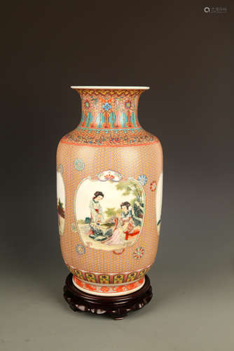 FAMILLE ROSE WITH TURQUOISE DECORATION JAR