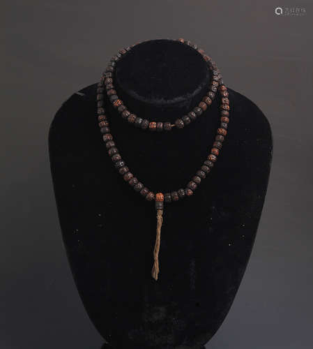 A FINE PU TI SEED PRAYER BEADS NECKLACE