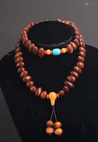 A FINE PU TI SEED PRAYER BEADS NECKLACE