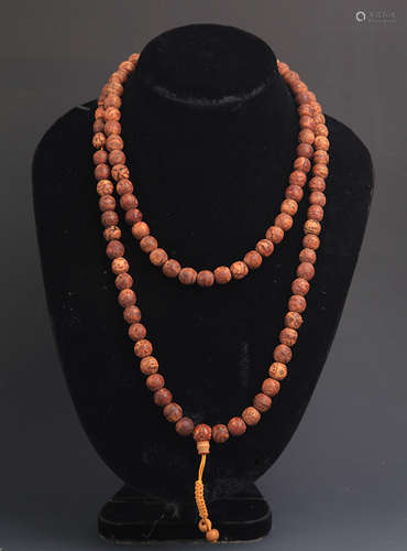 A CEDAR WOOD PRAYER BEADS NECKLACE