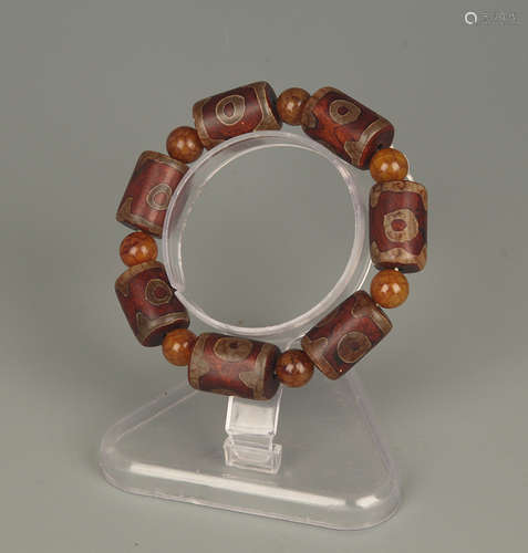 A FINE TIAN ZHU BRACELET