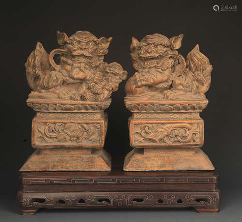 PAIR OF CEDAR WOOD LION FIGURE