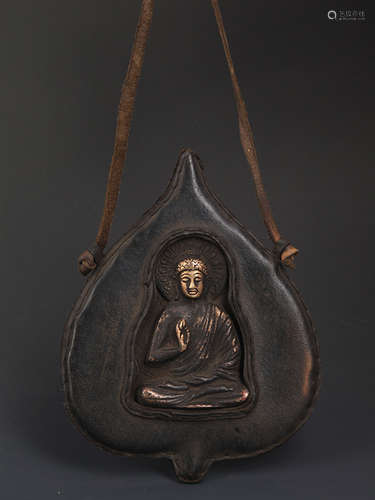 A BRONZE BRONZE SAKYAMUNI STATUE PENDANT