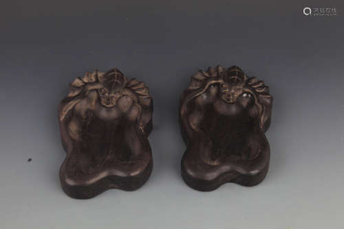 PAIR OF FINELY CARVED PEN WASH