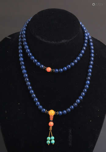 A FINE LAPIS LAZULI STONE NECKLACE