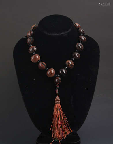 A FINE PU TI SEED PRAYER BEADS NECKLACE