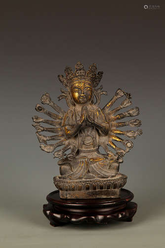 A FINELY CARVED THOUSAND HAND BUDDHA FIGURE