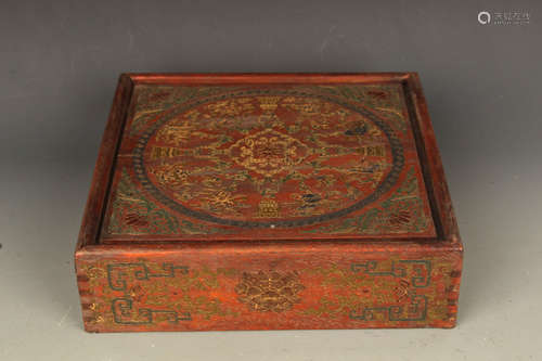 A FINE GILT LACQUERED WOOD BOX