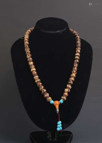 A FINE PU TI SEED PRAYER BEADS NECKLACE