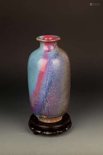 A COLOR GROUNDPORCELAIN DECORATION BOTTLE