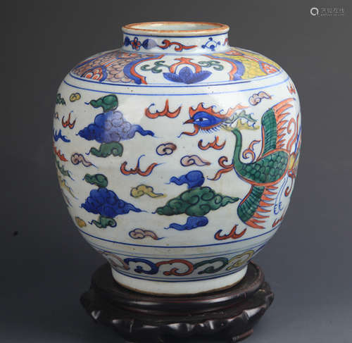 A FINE DOUCAI PHOENIX PAINTED PORCELAIN JAR