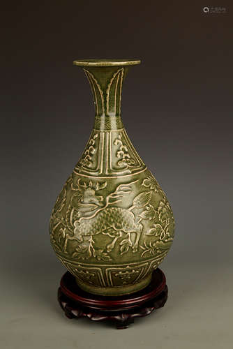 A GREEN COLOR GLAZED QI LIN CARVING PORCELAIN JAR