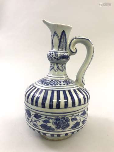 Chinese Blue and White Flower Water Vase