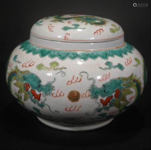 Jiaqing Mark, A Famille Verte Box with Lid