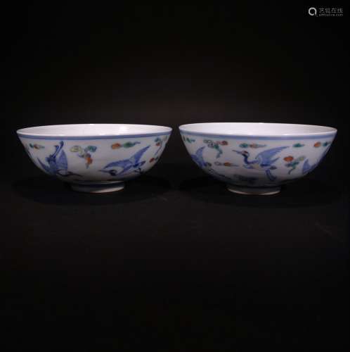 Yongzheng Mark, A Pair of Blue and Famille Verte Bowls