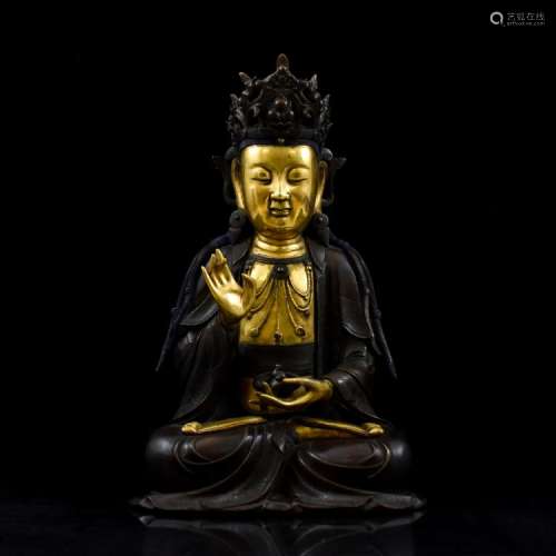 17TH C LARGE MING GILT BRONZE SEATED GUANYIN