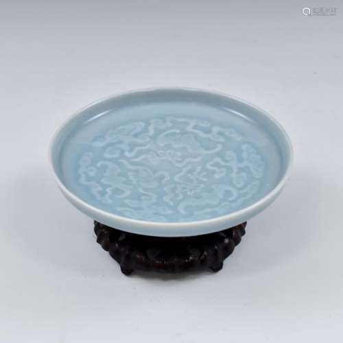 18TH C CHINESE QING DOUCING PORCELAIN PLATE ON STAND