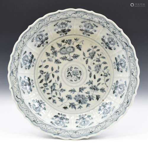 YUAN LARGE BLUE & WHITE FLORAL CHARGER