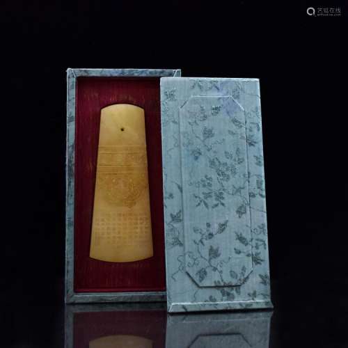 CHINESE QING DYNASTY ANTIQUE JADE AXE IN BOX