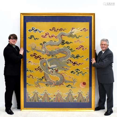 18TH/19TH C FRAMED CHINESE EMBROIDERY DRAGON SILK PANEL