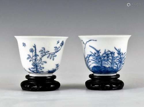 PAIR OF CHINESE MONTH PORCELAIN WINE CUPS ON STAND