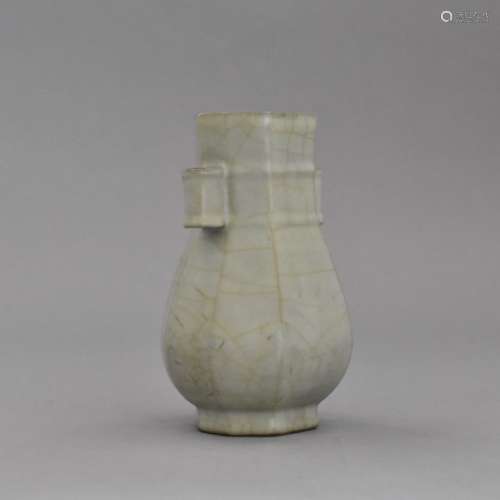 A CHINESE GUAN WARE BOTTLE VASE
