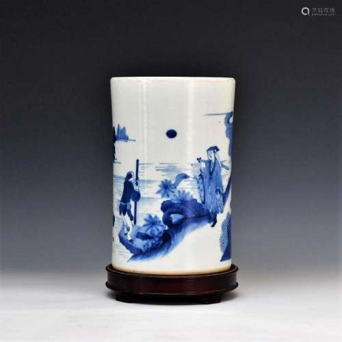 BLUE AND WHITE PORCELAIN BRUSH POT ON STAND