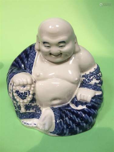 Chine, bouddha assis souriant en porcelain…