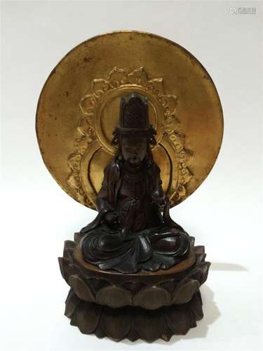 JAPON, Boudha en bois sculpté priant sur…