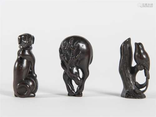 Lot de 3 netsuke en bois (moineau, cerf et…