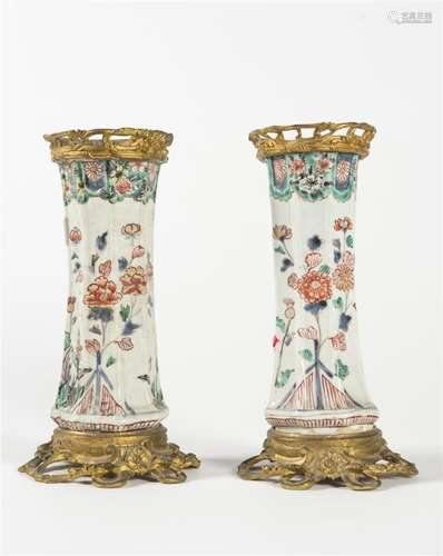 Chine, paire de vases en porcelaine, monture…