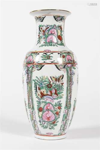 CHINE Vase décors sur fond blanc H : 34c…