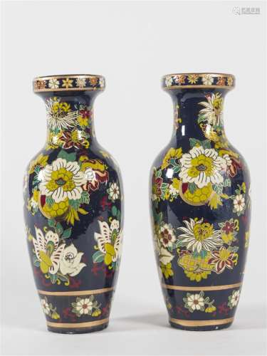 Chine, deux vases en cloisonné restauration…