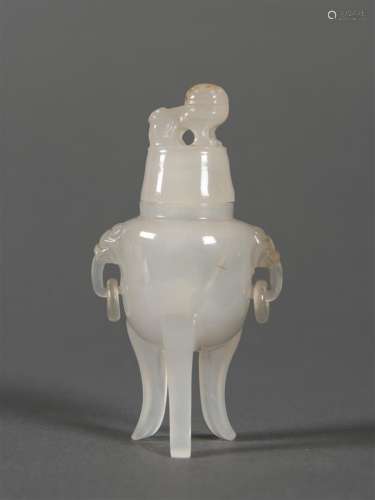 CHINE, vase tripode de forme archaïque en…