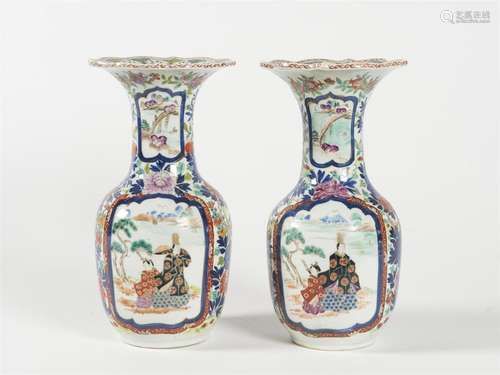 Japon, paire de vases en porcelaine à décor…