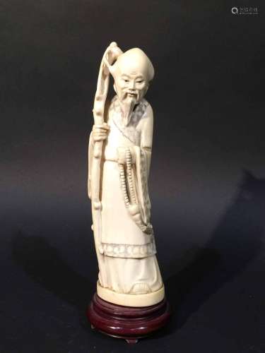CHINE Statuette en ivoire sculpté 