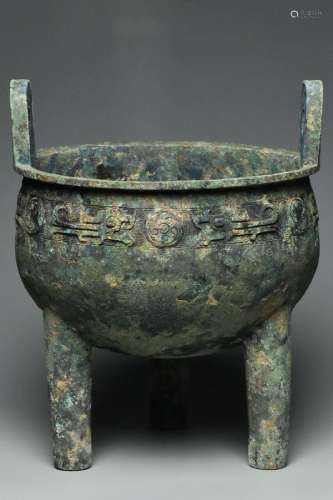 A SHANG DYNASTY BRONZE RITUAL VESSEL DING