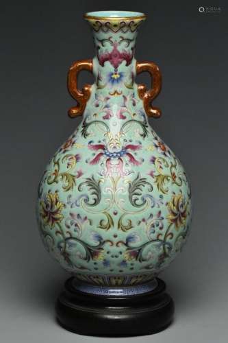 A QING DYNASTY VASE QIANLONG MARK & PERIOD STAND