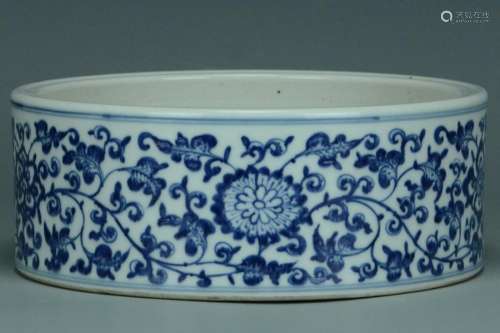 A QING DYNASTY BLUE AND WHITE BRUSH WASHER