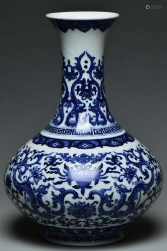 A QING DYNASTY BLUE AND WHITE VASE QIANLONG MARK