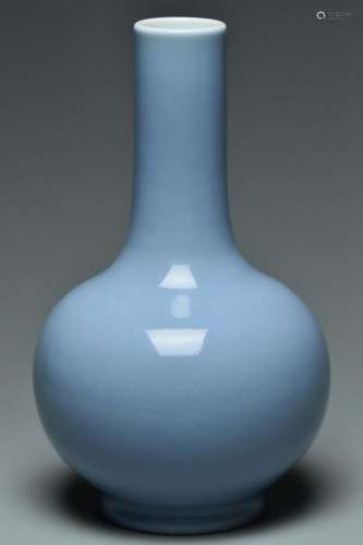 A QING DYNASTY VASE YONGZHENG MARK AND PERIOD