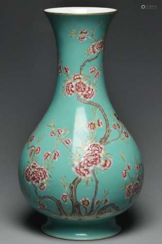 A QING DYNASTY FAMILLE ROSE VASE XIANFENG MARK