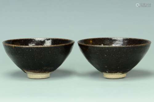 PAIR OF SONG DYNASTY GOLD DECORATED JIZHOU BOWLS