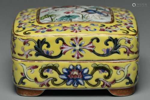 A QING DYNASTY BOX AND COVER QIANLONG MARK