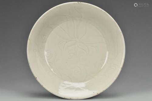 A SONG DYNASTY CARVED DINGYAO DISH