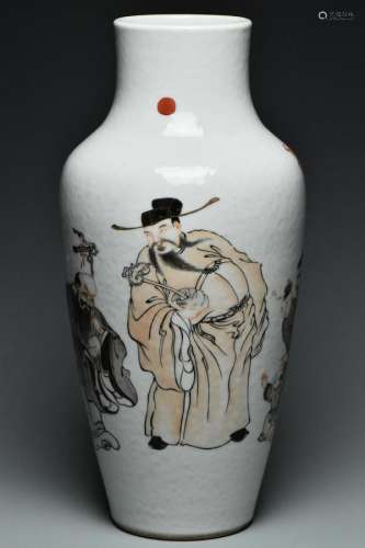 A LARGE QING DYNASTY FAMILLE ROSE IMMORTALS VASE