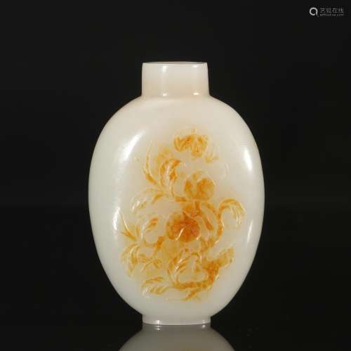 CHINESE WHITE JADE SNUFF BOTTLE WITH RUSSET