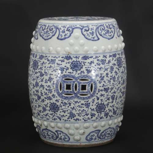 CHINESE BLUE AND WHITE FOLIAGE PORCELAIN GARDEN ST