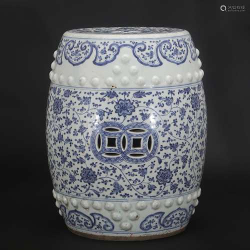 CHINESE BLUE AND WHITE FOLIAGE PORCELAIN GARDEN ST