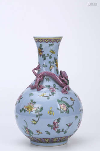 A Chinese Famille Rose Porcelain Vase